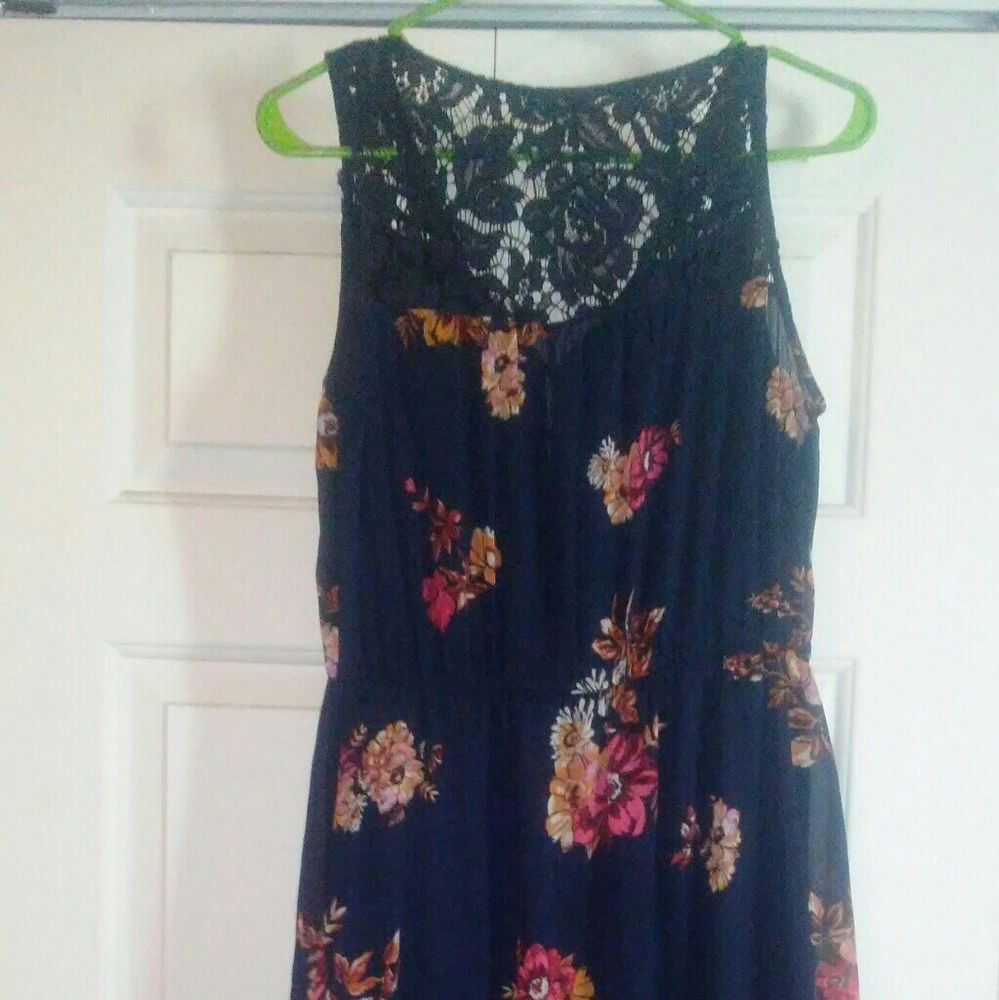 Eyeshadow navy blue dress with flowers